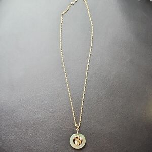 Elegant Gold Pendant Necklace